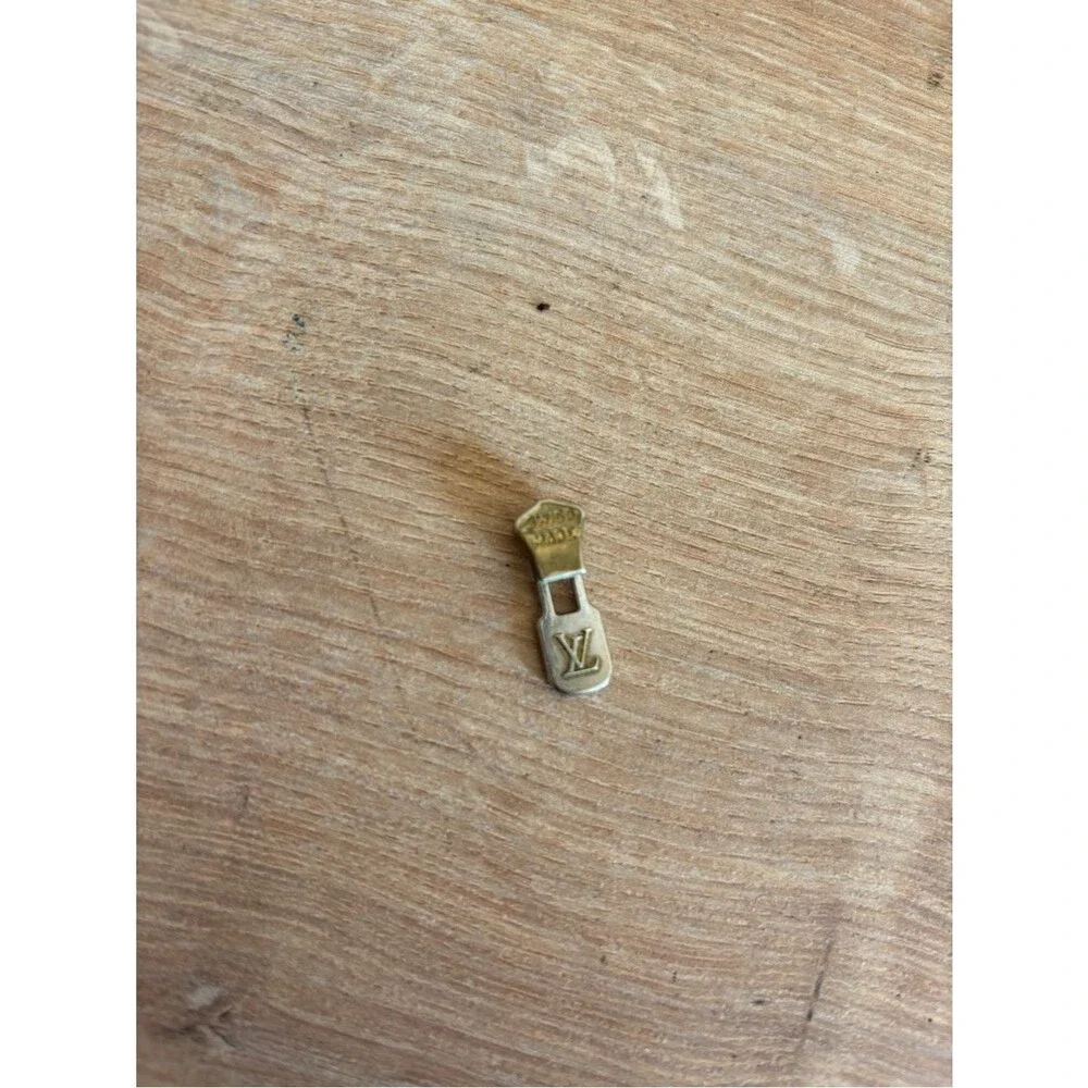 Authentic Louis Vuitton zipper pull